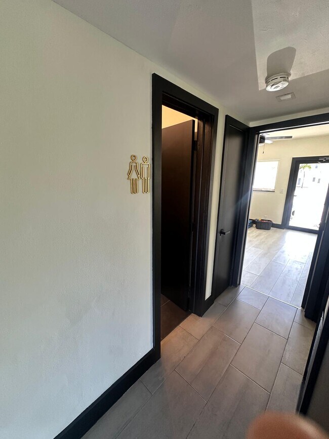 Building Photo - 455 Golden Isles Dr