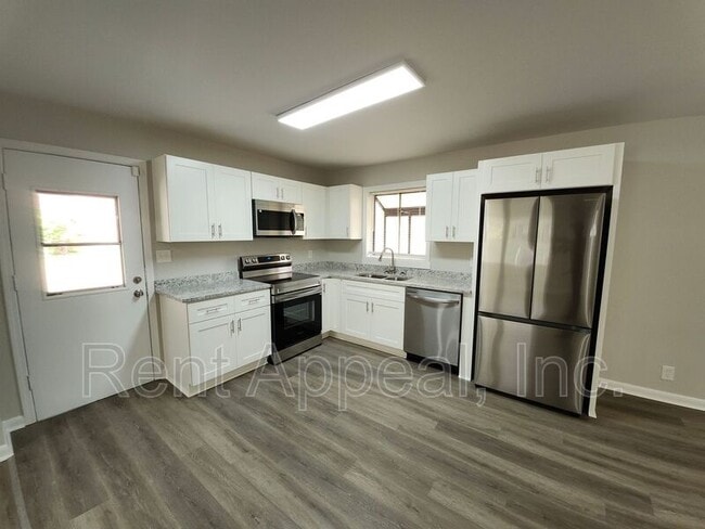 Building Photo - 5370 Longmeadow Ln