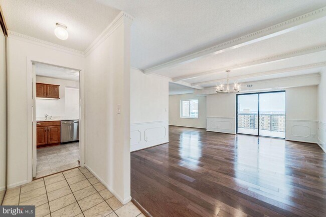 Foto del edificio - 8340 Greensboro Dr
