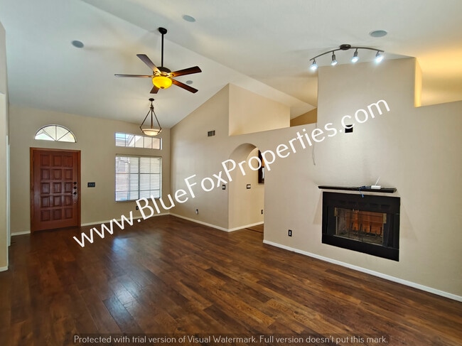 Building Photo - 1560 E Sonoran Desert Dr