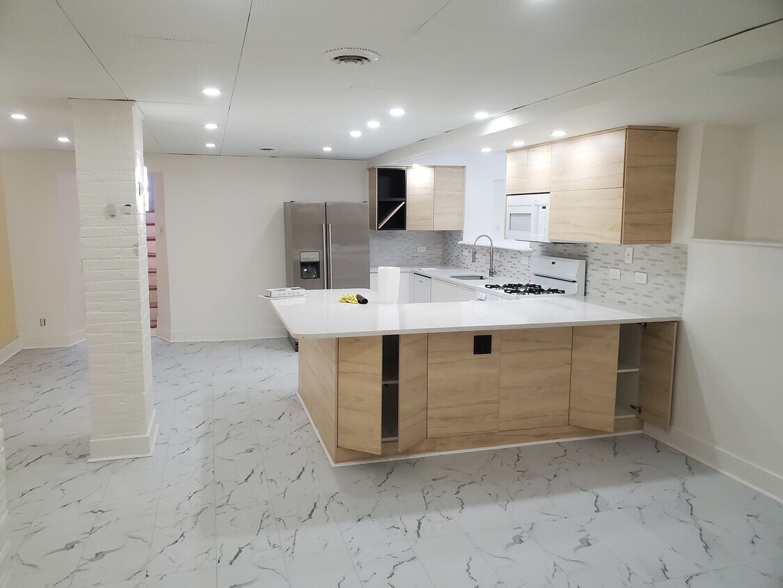 kitchen 3 - 4614 Chester Ave