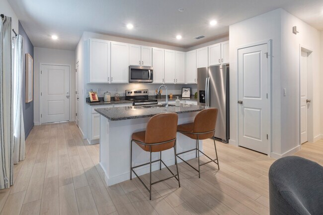 Conservar en Poinciana Kitchen - The Preserve at Poinciana - Homes for Rent