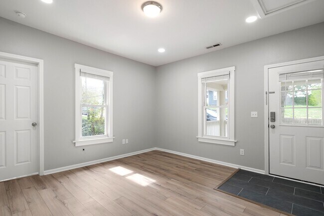 Foto del edificio - Updated Asheville Apartment