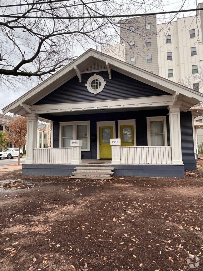 Building Photo - 604 W 25th St