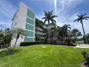 Building Photo - 180 Isle of Venice Dr
