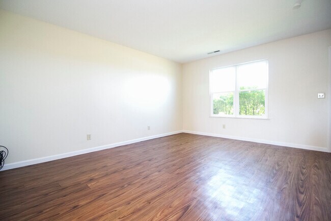 Foto del edificio - 7287 Ayers Rd