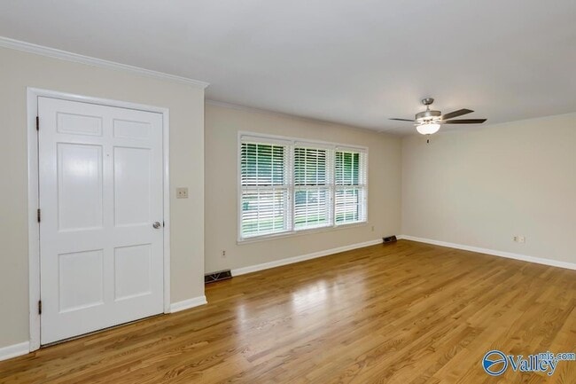 Building Photo - 2320 Rodgers Dr NE