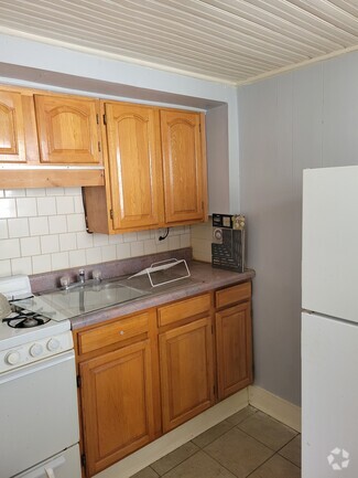 Building Photo - 309 E Locust St