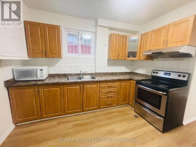 Building Photo - 82 Dafoe Crescent