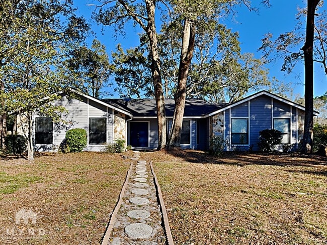 Building Photo - 3315 Blackfoot Trail S
