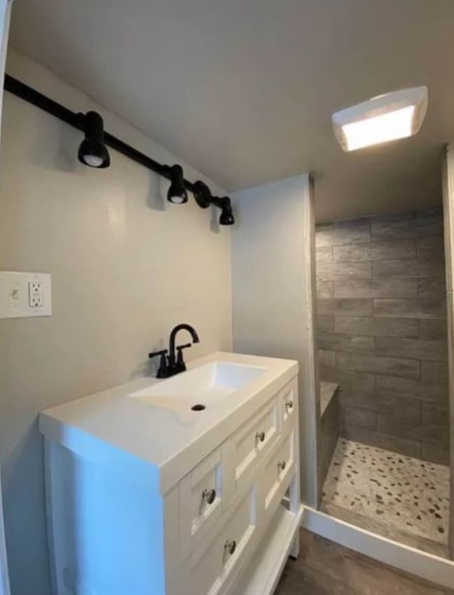 Building Photo - 12-14 Essex St