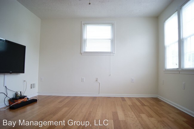 Building Photo - 3 br, 1 bath House - 8941 Millers Island Blvd