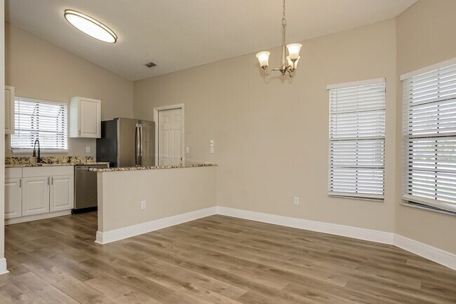Foto del edificio - 634 Monroe Harbor Pl