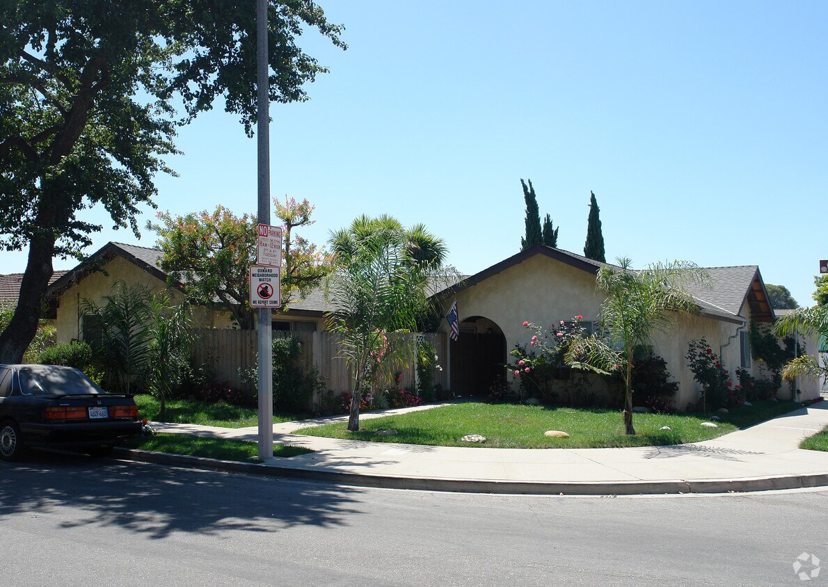 Primary Photo - 1815-1821 Gina Dr