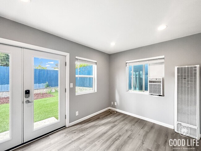 Building Photo - Great 1B/1BA in Fox Canyon!