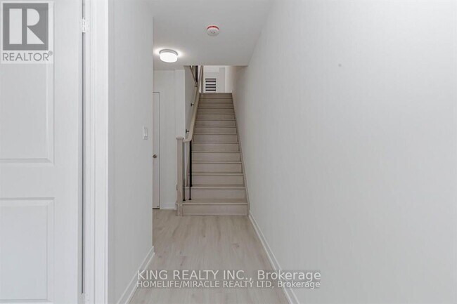 Photo du bâtiment - 1539 Midland Ave