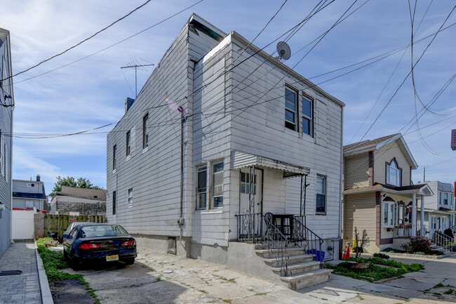 Building Photo - 1617 78th St