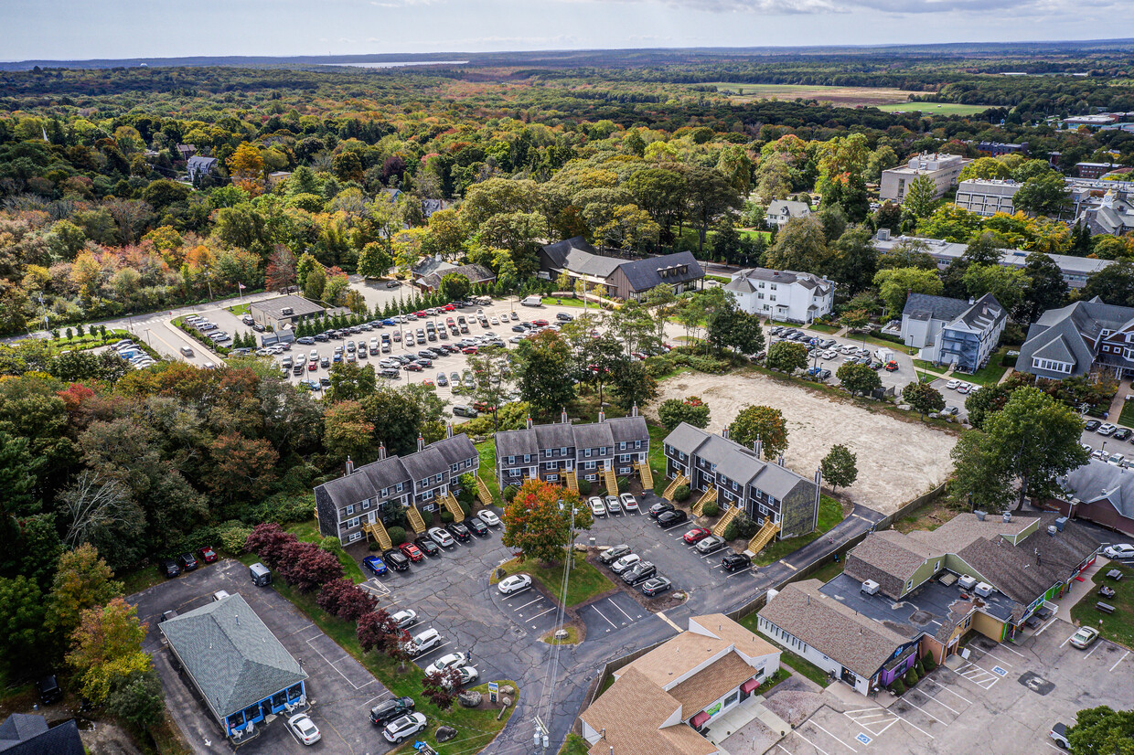 URI Townhouses - The URI Townhouses