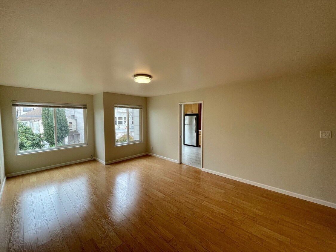 Primary Photo - 438 25th Avenue (1098r)