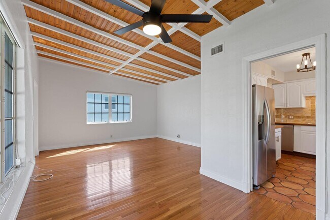 Foto del edificio - 215 Columbia Dr