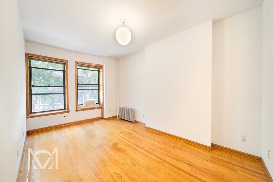 Primary Photo - 334 W 71st St