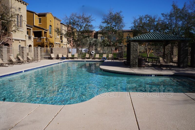 Foto principal - 900 S 94th St