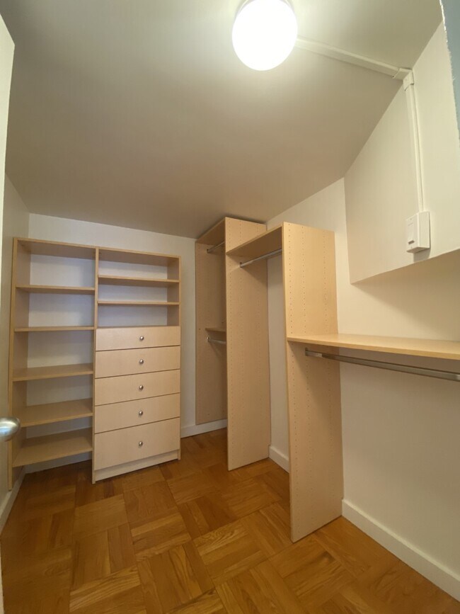 Foto del edificio - 114 E 16th St