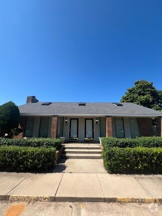 Building Photo - 3000 Chautauqua Ave