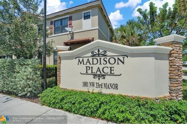 Photo - Beautiful Townhouse 3 -2.5 baths