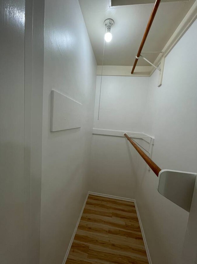 Building Photo - 2221 Wellesley Ave