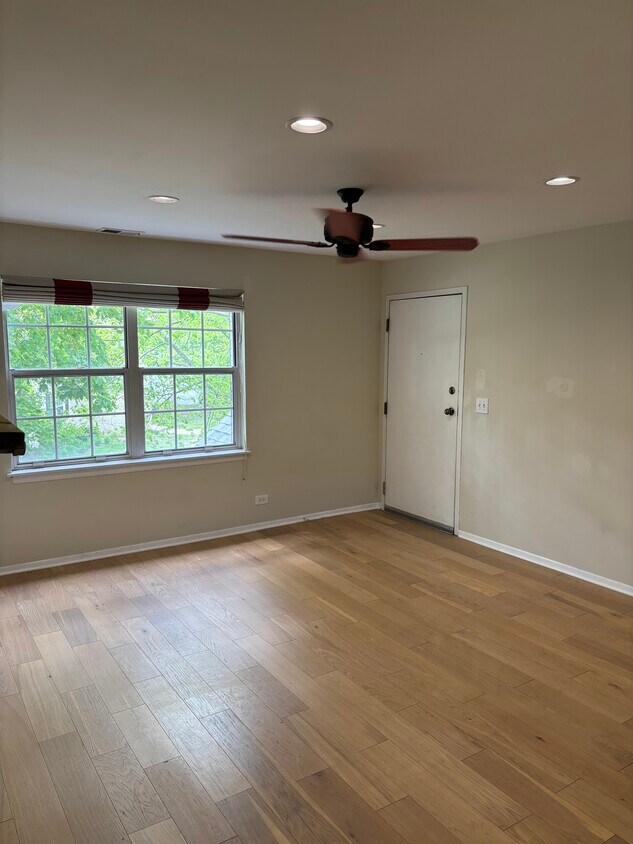 Foto principal - 120 E Winchester Rd