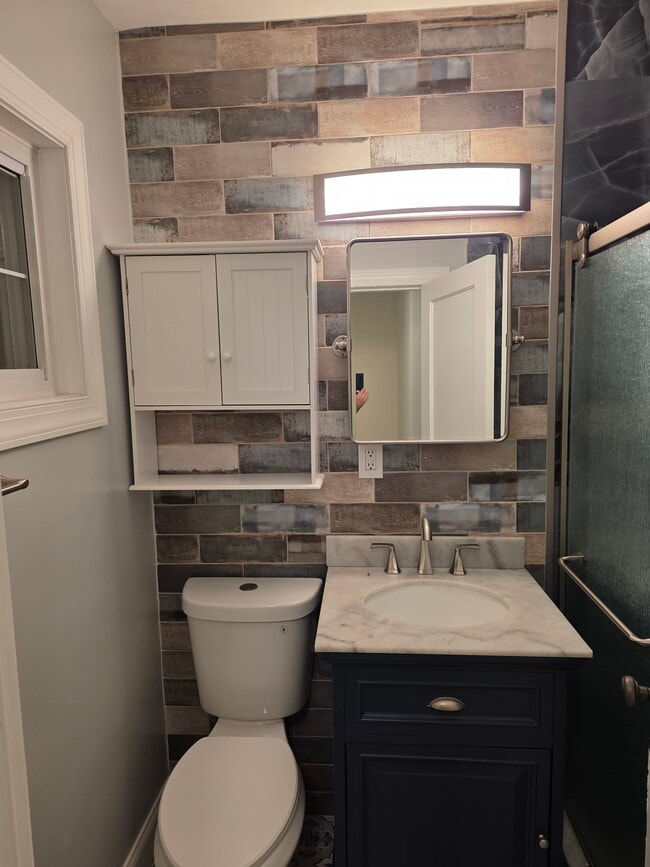 Renovated bathroom (2 years old) - 3108 Wellington Rd Townhome