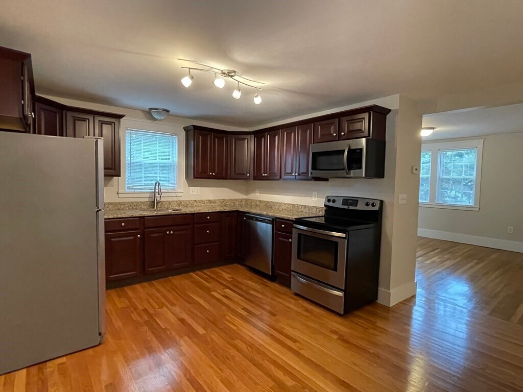 Primary Photo - 12 Chestnut St