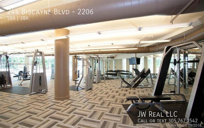 Building Photo - Vizcayne Condo   across from Bayside Downt...
