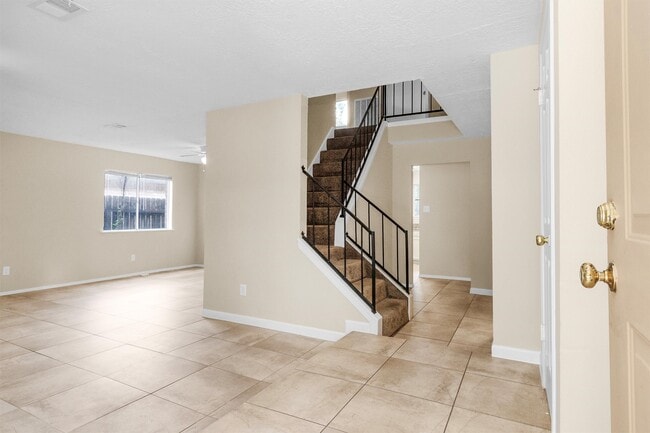 Building Photo - 24026 Spring Briar Ln