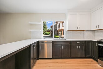 Building Photo - 11 Maple Ave