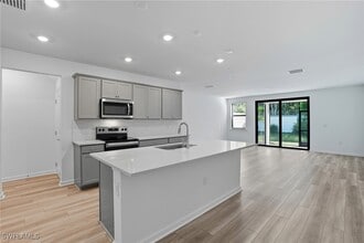 Building Photo - 27883 Radiant Ct