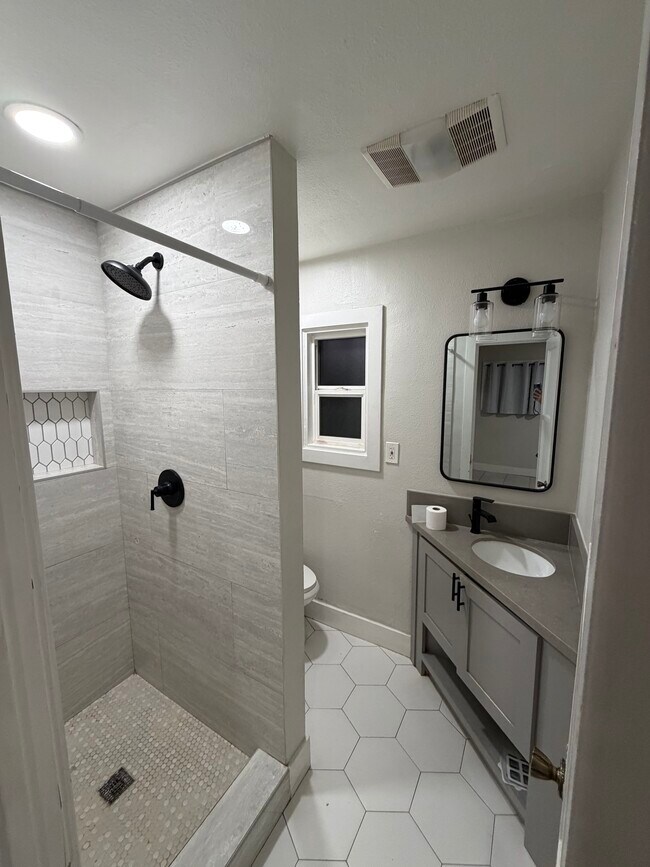 Foto del edificio - 9430 Lomita Dr