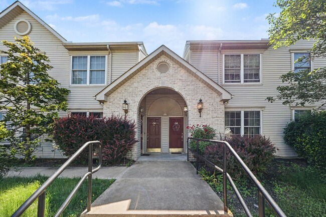 Foto del edificio - 136 Hiddenwood Dr