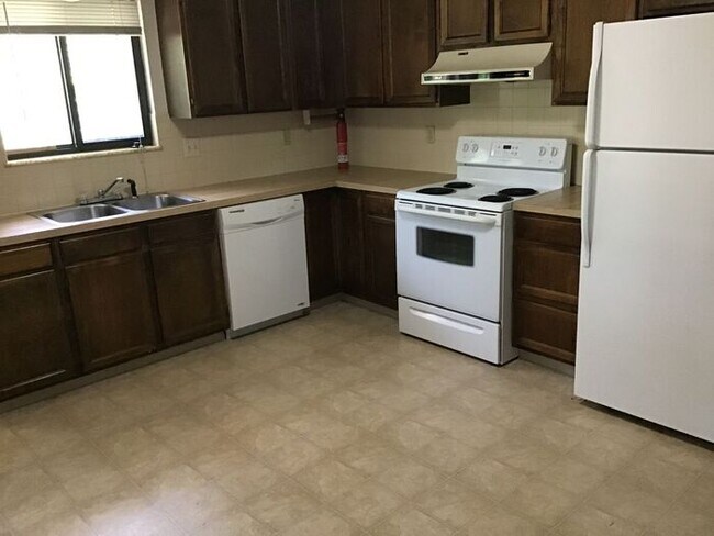 Foto del edificio - 2 Bedroom Duplex-Walking Distance to Mckee...