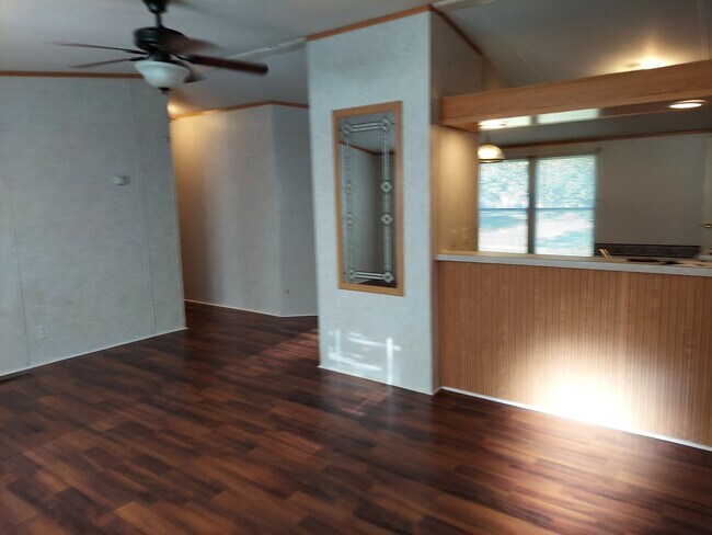 Building Photo - Country Living