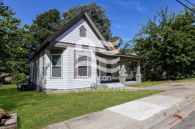 Building Photo - 814 S Elm St