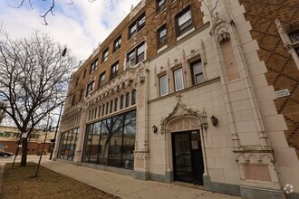 Building Photo - 1209 W Elmdale Ave