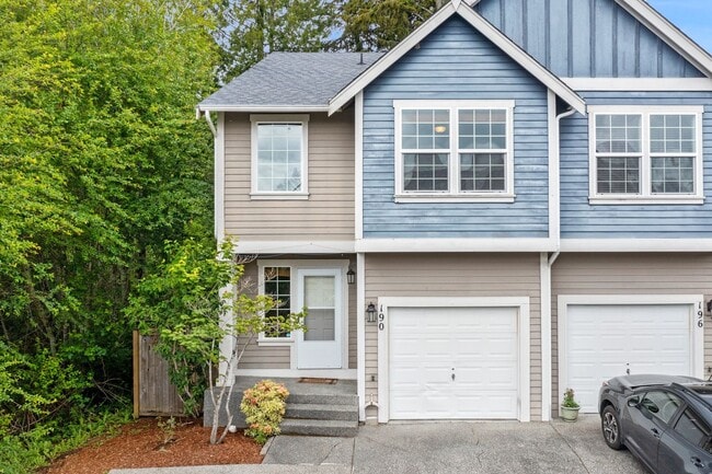 Building Photo - Spacious Central Kitsap Townhome