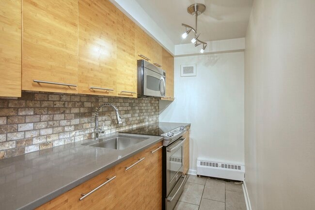 Building Photo - 3460 Rue Durocher