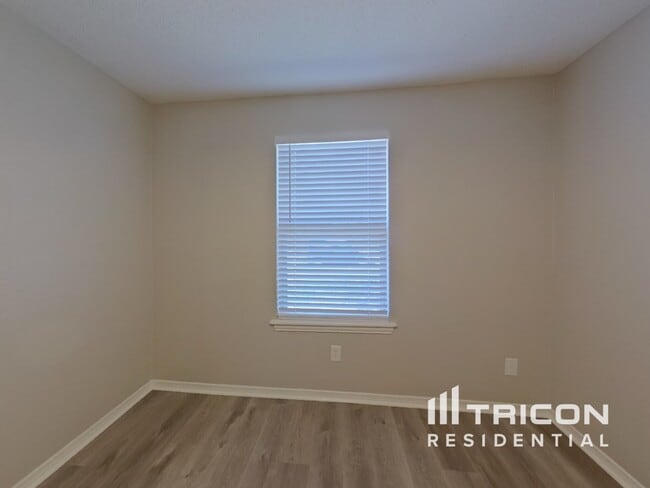 Foto del edificio - 4108 Coronet Ln