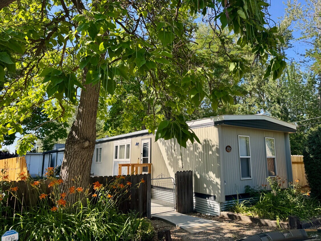 Foto principal - 524 E 40th St