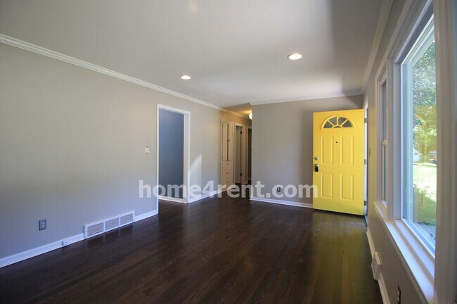 Foto del edificio - 7605 Colonial Dr