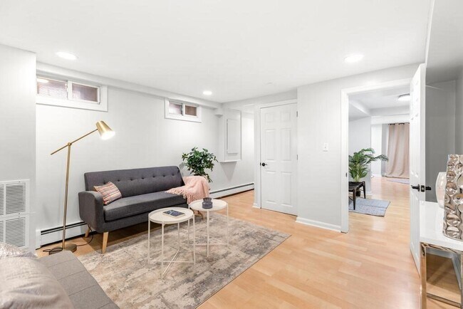 Building Photo - 25 3rd St