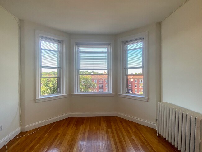 Building Photo - 1304 Commonwealth Ave